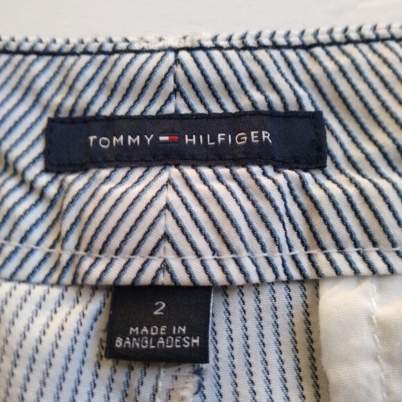 Ladies SZ 2 Tommy Hilfiger Pinstripe  Blue/White Short - Picture 5 of 5